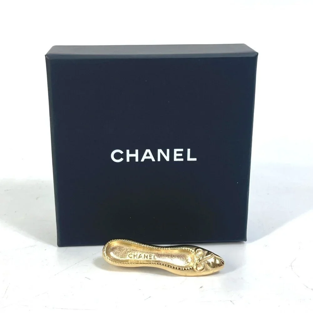 CHANEL Authentic Gold Brooch - Picture 11 of 11